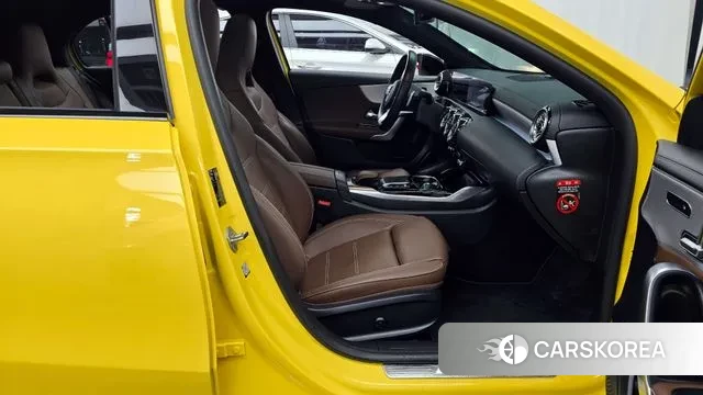 Mercedes-Benz A-Class W177 2021 Желтый из Кореи, фото 2