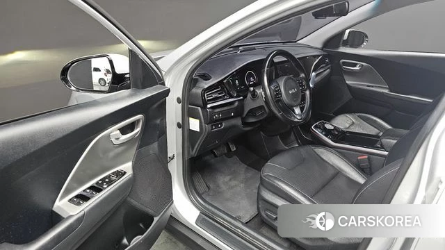Kia Niro Plus 2022 Серебряный из Кореи, фото 2
