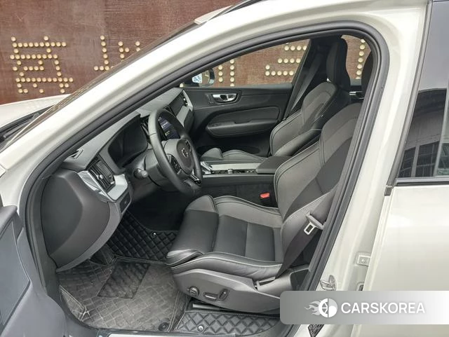 Volvo XC60 2025 Белый из Китая, фото 2