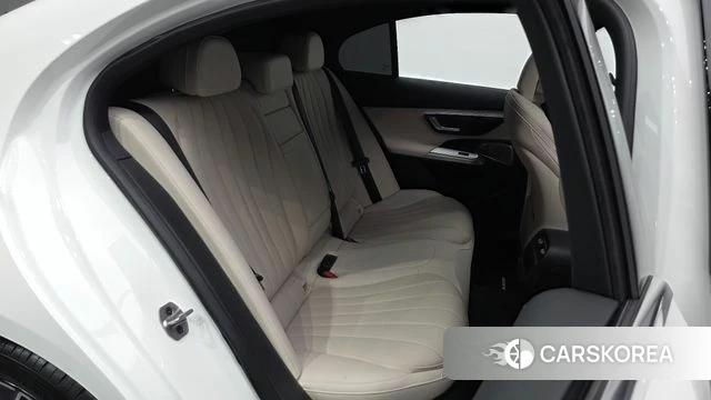Mercedes-Benz E-Class W214 2026 Белый из Кореи, фото 2