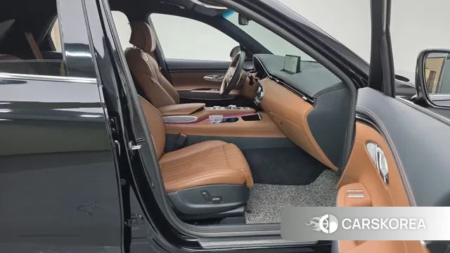 Genesis GV70 2023 Черный из Кореи, фото 2