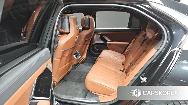 BMW 7 Series (G70) 2024 Черный из Кореи, фото 2