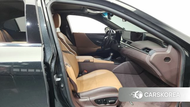 Lexus ES300h 7th generation 2021 Черный из Кореи, фото 2