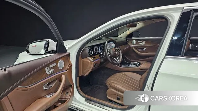 Mercedes-Benz E-Class W213 2020 Белый из Кореи, фото 2