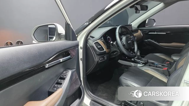 Kia Seltos 2022 Белый из Кореи, фото 2