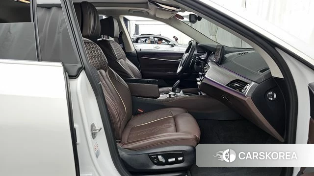 BMW 6 Series GT (G32) 2024 Белый из Кореи, фото 2