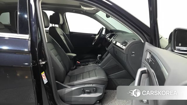 Volkswagen Tiguan second Generation 2024 Черный из Кореи, фото 2
