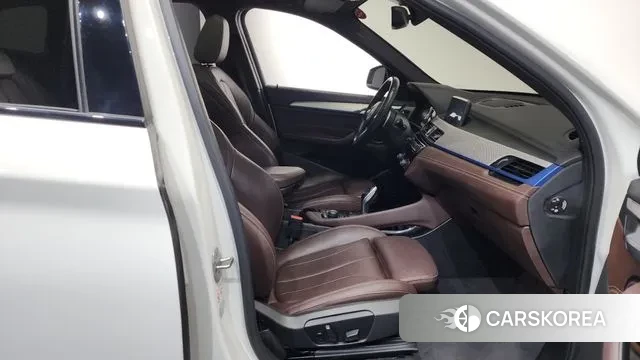 BMW X1 (F48) 2021 Белый из Кореи, фото 2