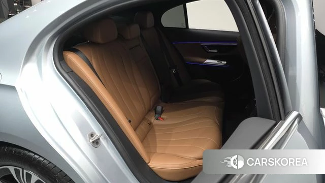 Mercedes-Benz E-Class W214 2025 Серебристо-серый из Кореи, фото 2