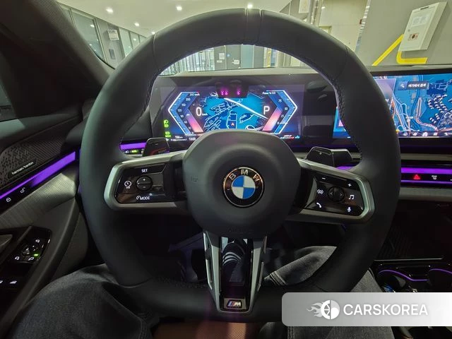 BMW 5 Series (G60) 2025 Цвет галактики из Кореи, фото 2