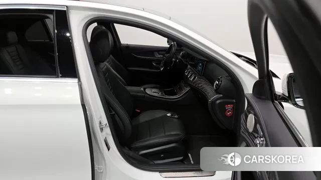 Mercedes-Benz E-Class W213 2022 Белый из Кореи, фото 2