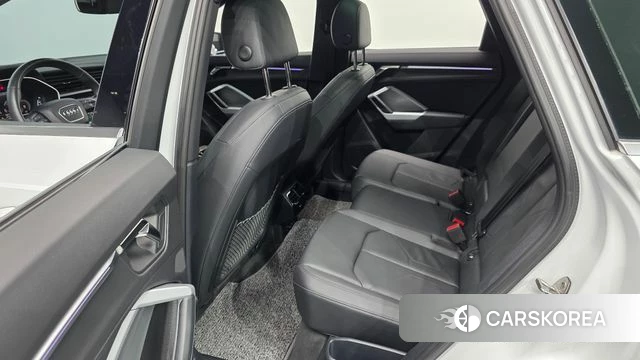 Audi Q3 (F3) 2023 Белый из Кореи, фото 2