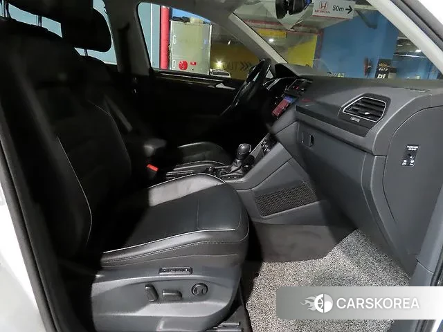 Volkswagen Tiguan second Generation 2020 Белый из Кореи, фото 2