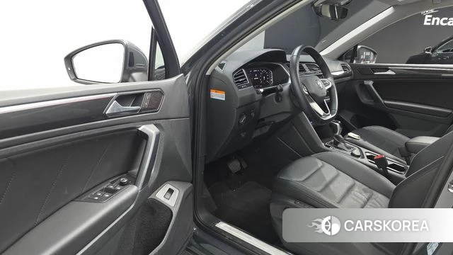 Volkswagen Tiguan second Generation 2023 Серый из Кореи, фото 2