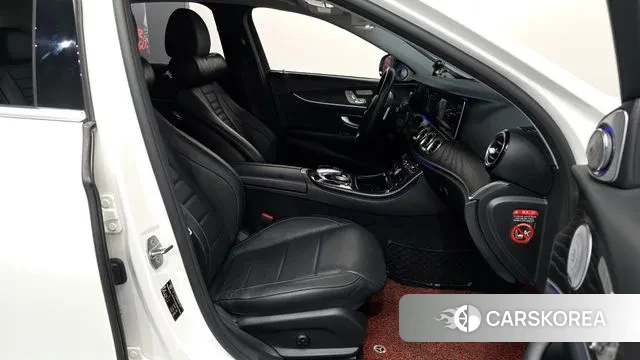 Mercedes-Benz E-Class W213 2018 Белый из Кореи, фото 2