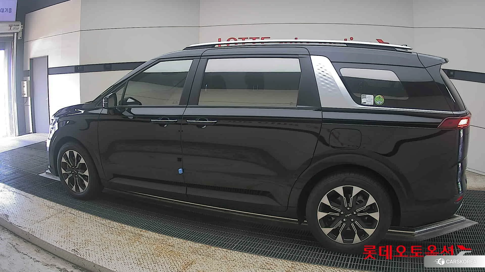 Kia Carnival 2023 Aurora Black Pearl из Кореи, фото 2