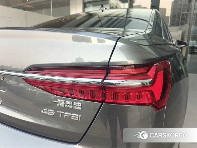 Audi A6L 2024 Темно-серый из Китая, фото 2