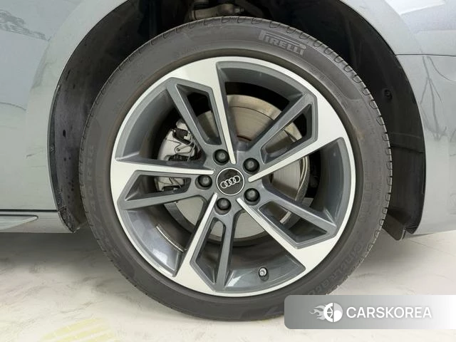 Audi A4L 2023 Темно-серый из Китая, фото 2