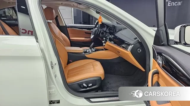 BMW 5 Series (G30) 2018 Белый из Кореи, фото 2