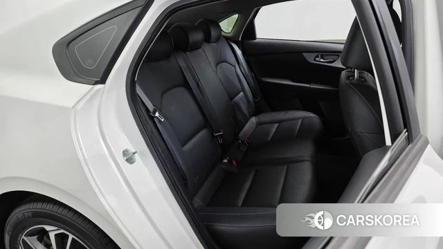 Kia The New K3 2nd generation 2022 Белый из Кореи, фото 2