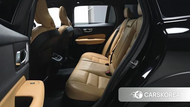 Volvo V60 Cross-Country 2nd Generation 2023 Черный из Кореи, фото 2