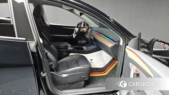 Tesla Model Y 2023 Черный из Кореи, фото 2