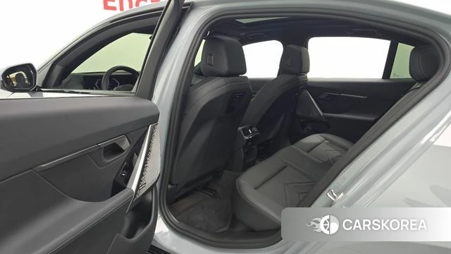 BMW 5 Series (G60) 2025 Светло-серебряный цвет из Кореи, фото 2