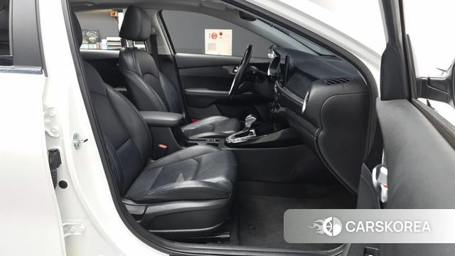Kia The New K3 2nd generation 2022 Белый из Кореи, фото 2