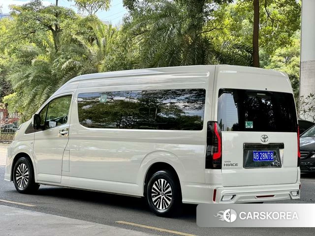 Toyota Hiace 2022 Белый из Китая, фото 2