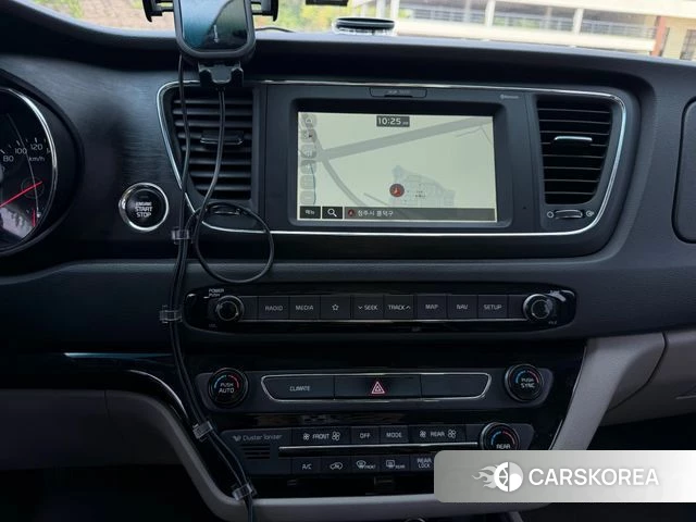 Kia The New Carnival 2018 Серебряный из Кореи, фото 2