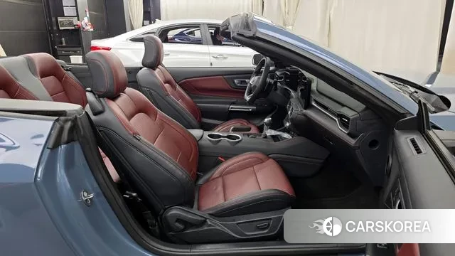 Ford Mustang 7th Generation 2024 Небесно-голубой из Кореи, фото 2