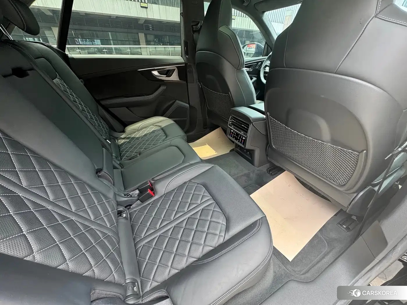 Audi Q8 2023 Черный из Китая, фото 2