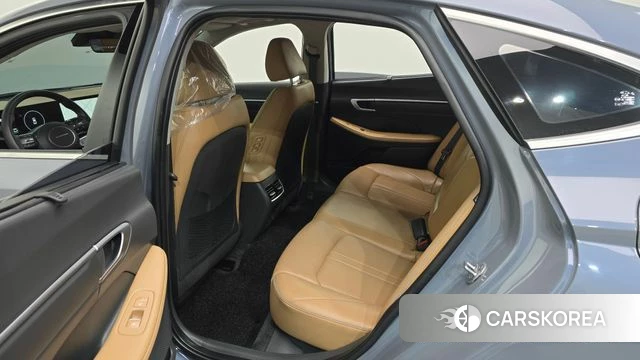 Hyundai Sonata D Edge (DN8) 2024 Светло-серебряный цвет из Кореи, фото 2