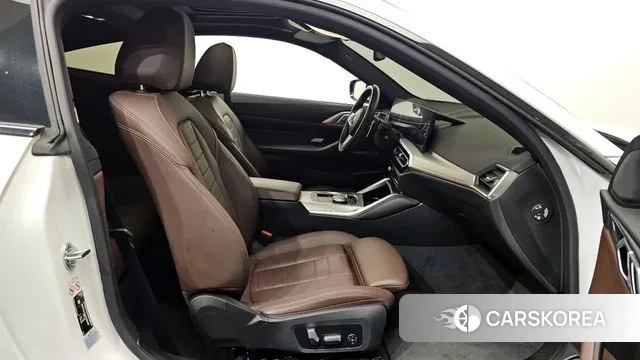 BMW 4 Series (G22) 2023 Белый из Кореи, фото 2