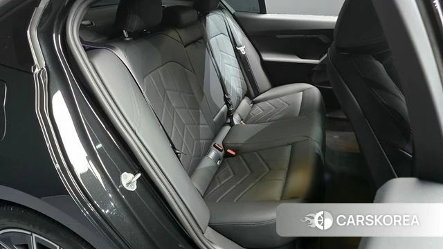 BMW 5 Series (G60) 2025 Черный из Кореи, фото 2
