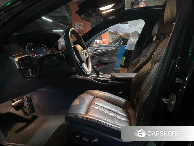 BMW 5 Series (G30) 2020 Серый из Кореи, фото 2