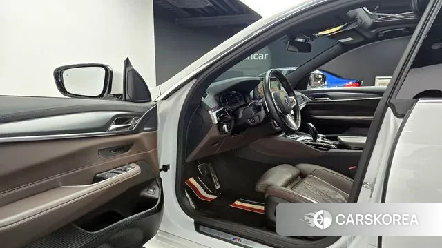 BMW 6 Series GT (G32) 2023 Серебристо-серый из Кореи, фото 2