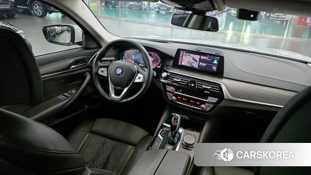 BMW 5 Series (G30) 2020 Белый из Кореи, фото 2