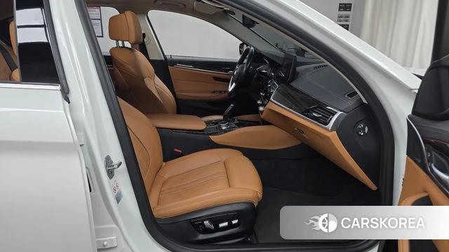 BMW 5 Series (G30) 2021 Белый из Кореи, фото 2