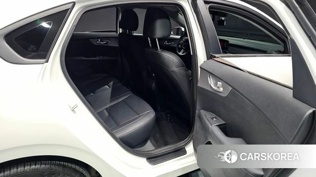 Kia The New K3 2nd generation 2022 Белый из Кореи, фото 2