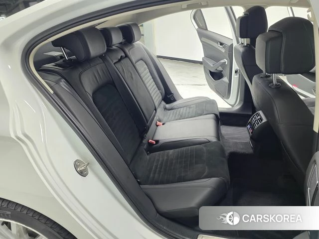 Volkswagen Passat GT (B8) 2018 Белый из Кореи, фото 2