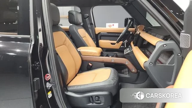 Land Rover Defender (L663) 2024 Черный из Кореи, фото 2