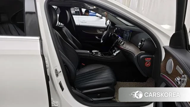 Mercedes-Benz E-Class W213 2018 Белый из Кореи, фото 2