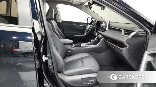 Toyota RAV4 5th Generation 2023 Черный из Кореи, фото 2