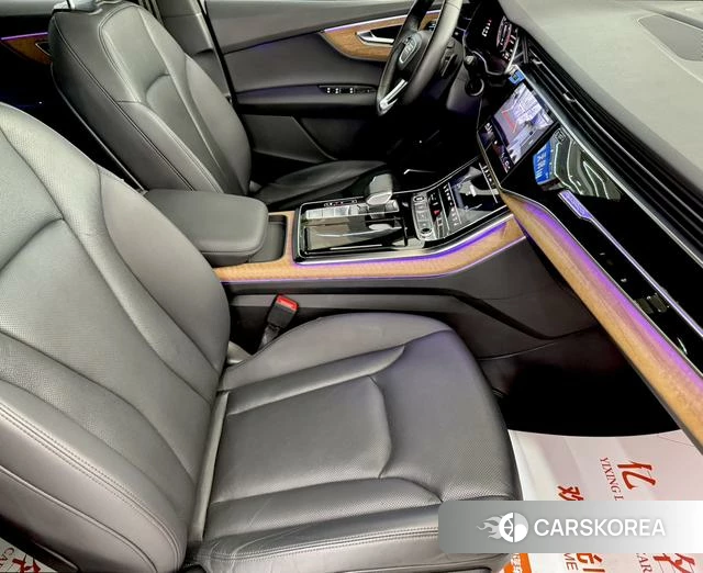 Audi Q7 2022 Черный из Китая, фото 2