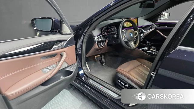 BMW 5 Series (G30) 2022 Черный из Кореи, фото 2