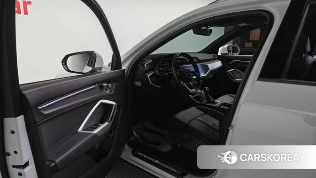 Audi Q3 (F3) 2022 Белый из Кореи, фото 2