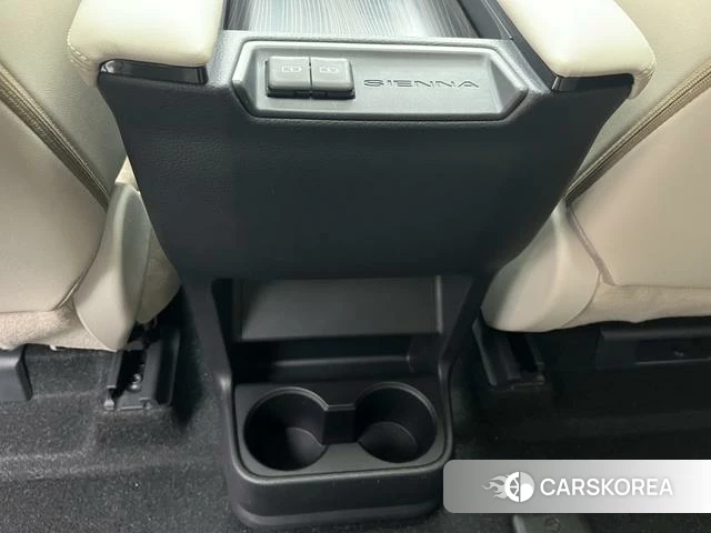 Toyota Saina 2024 Белый из Китая, фото 2