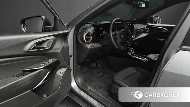 Chevrolet (GM Daewoo) Trax Crossover 2024 Серебристо-серый из Кореи, фото 2