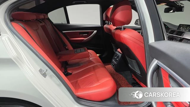 BMW 3 Series (F30) 2018 Белый из Кореи, фото 2